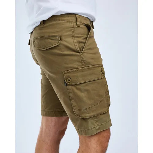 Stilfulde, prisvenlige og komfortable jagt- og friluftsshorts, der er lige så velegnede til fritid som til hverdagsbrug. Behagelig pasform med masser af stretch. Der er to åbne forlommer, to benlommer og to baglommer med knapper. Produktinformation - Strækbar - To rummelige forlommer med klap, der nemt kan foldes ind i lommen Køn : Men YDRE STOF : 98% BOMULD 2% ELASTAN PINEWOOD - Värnamo Serengeti SHORTS