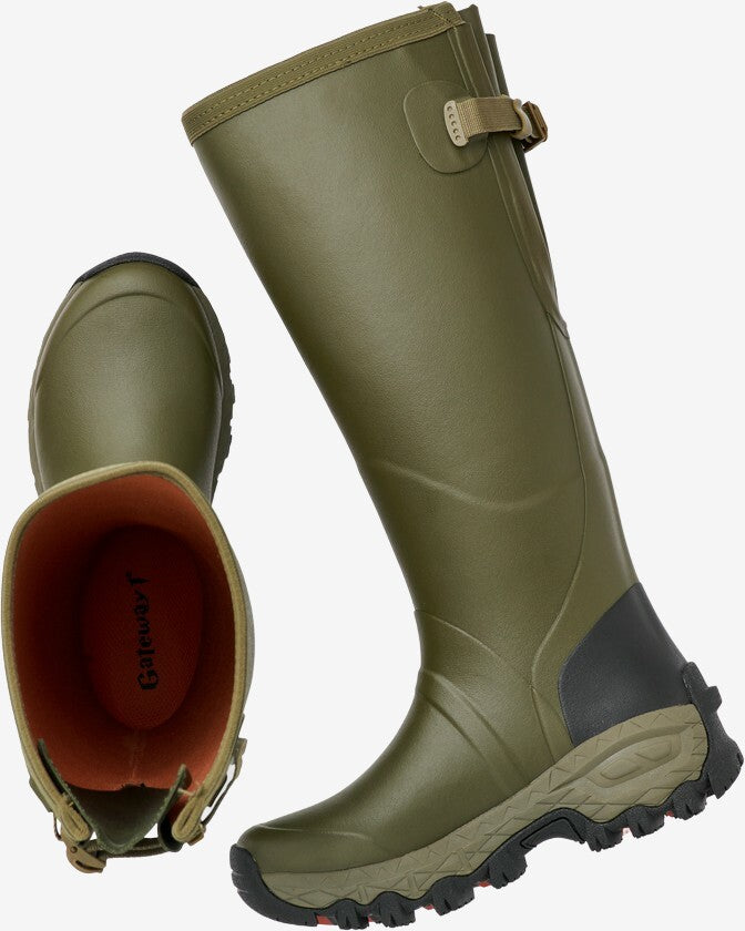 Woodstalker Lady 17″ fra danske Gateway1 er en robust kvalitetsgummistøvle, der specielt designet til at passe den kvindelige pasform og er velegnet til jagt og andre udendørsaktiviteter. Støvlen er fremstillet i suveræn kvalitet med en overdel af vulkaniseret naturgummi og en stødabsorberende EVA mellem sål, der sikrer komfort, stabilitet og vejgreb som en løbesko.