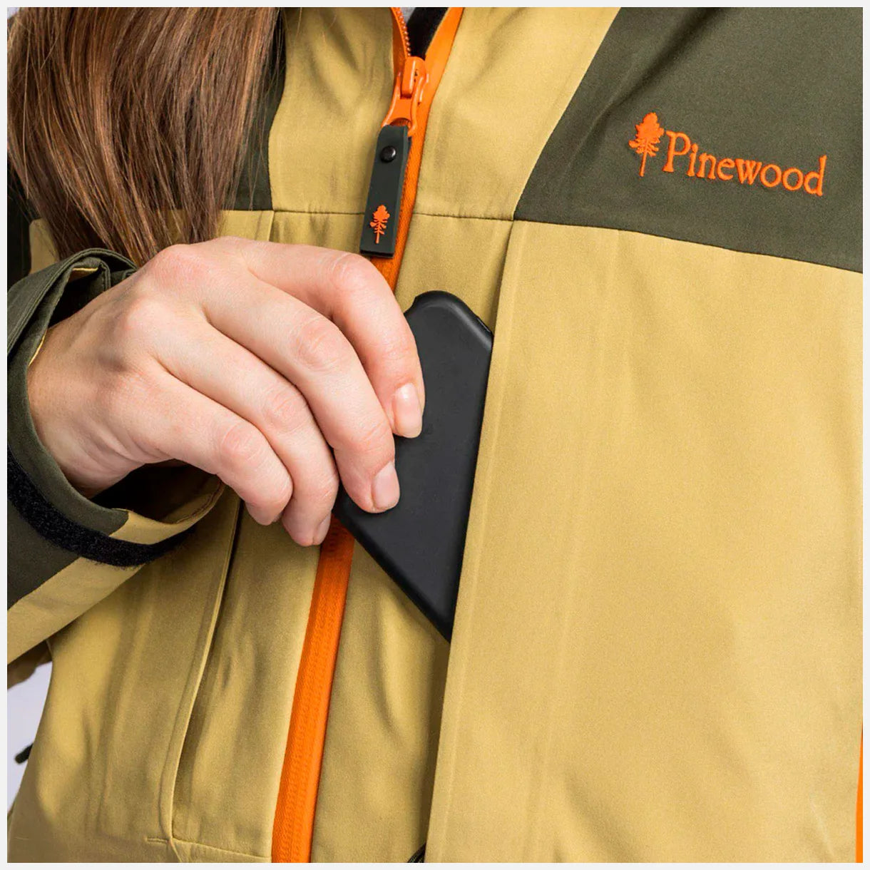 Pinewood Abisko Trekking 3L - Trekking dame jakke vandtæt mosgreen, golden Hay