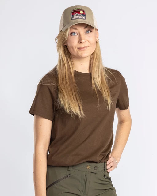 Blød og lækker T-shirt i skønne naturfarver til damer, fås i 3-pak. Fremstillet i 100 % bomuld med en klassisk pasform med rund hals. Lækker basisbeklædning at have på under en trøje, fleece eller jakke. • 100 % bomuld • Rund hals • 3-pak Materiale: 100 % bomuld Vægt: 380 g (størrelse M) Aktivitet: Active Lifestyle, Hiking, Outdoor, Friluftsliv, Allround, Jagt PINEWOOD - 3-pak t-shirt med farverne grøn_brun_khaki