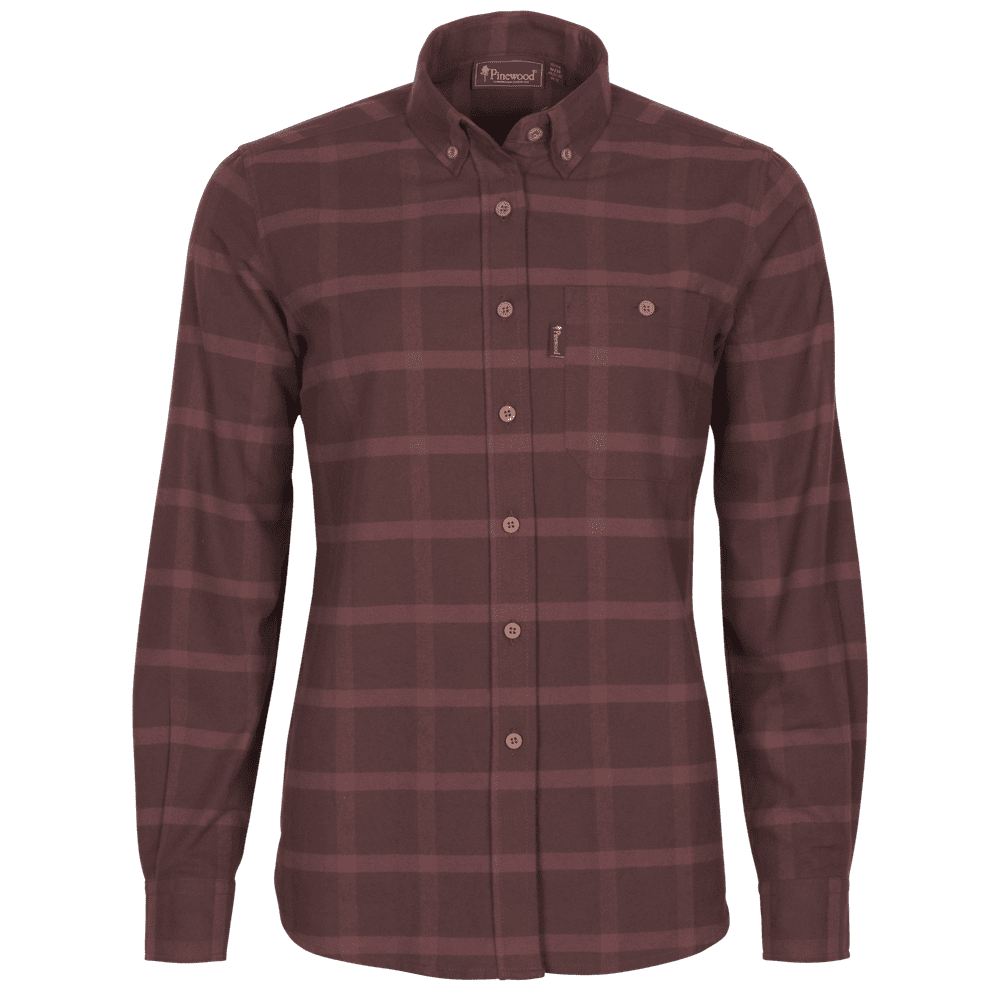 PINEWOOD - Värnamo Flannel skjorte er en behagelig skjorte i blød flannel. Den har en button-down krave, der holder kraven på plads hele dagen og en brystlomme med knap. Med sit stilrene ternede mønster er den velegnet både til kontoret og under jagten. - Button down krave - Blød og behagelig flannelskjorte - Perfekt til jagt eller udendørs Køn: Kvinder Stof: 100% BOMULD